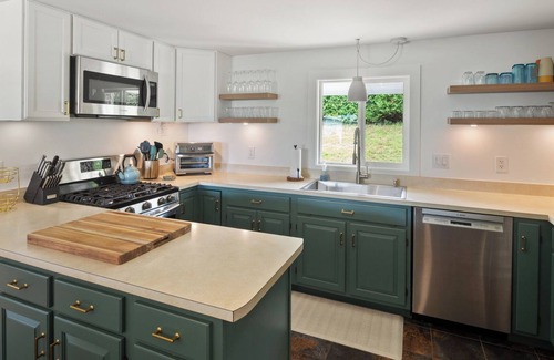 Malletts Bay House | Chic Mid-Century Modern Retreat: Steps from Beach & Bike Path