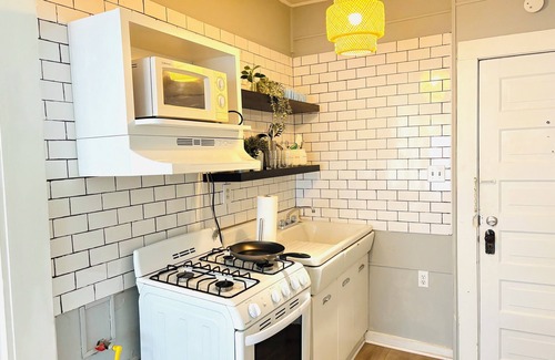 Midtown Apartment | Chic Midtown Studio in Central Gardens – Safe, Stylish & Convenient