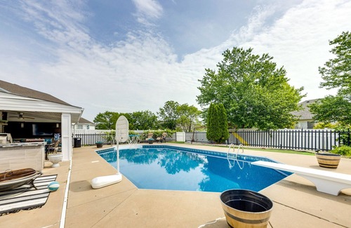 Dardenne Prairie House | Chic Missouri Retreat - Pool, Fire Pit & Grill!