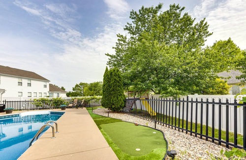 Dardenne Prairie House | Chic Missouri Retreat - Pool, Fire Pit & Grill!