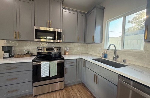Mission Hills House | Chic & Modern 2 Bedroom 2 Bathroom Casita - Pet Welcome