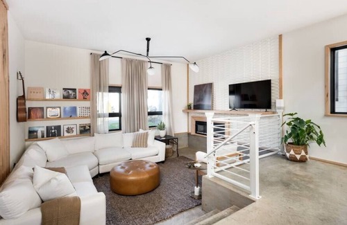 Shelby Hills House | Chic + Modern 3bd Home in East Nash! 8 min-> DT!