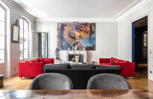 7th Arrondissement Apartment | CHIC & Modern Apartment in the 7eme!
