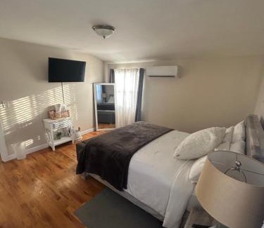 South Jamaica House | Chic modern bedroom 5 mins from JFK