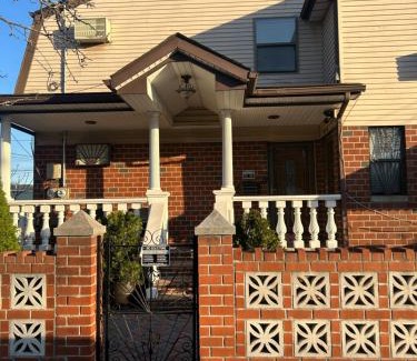South Jamaica House | Chic modern bedroom 5 mins from JFK