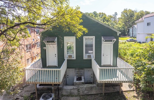 Walnut Hills Apartment | Chic, Modern Gem with Style – Walnut Hills Wonder! Walk to Dining & More