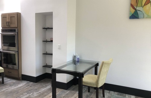 Olympia Apartment | Chic Modern Luxury - 1 bdrm apartment downtown