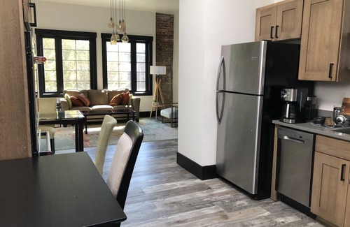 Olympia Apartment | Chic Modern Luxury - 1 bdrm apartment downtown
