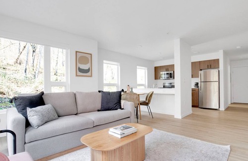 North Beacon Hill Apartment | Chic Mt Baker 2BR w/ Gym, Rooftop & W/D, near light rail, by Blueground