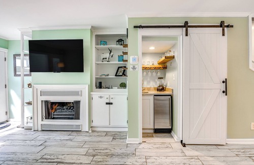 Murrells Inlet House | Chic Murrells Inlet Getaway ~ 2 Mi to Marsh Walk!