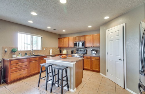 Los Lunas House | Chic New Mexico Retreat w/Patio, Grill & Fire Pit
