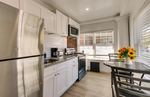Weequahic House | Chic Newark Vacation Rental 3 Mi to Airport!