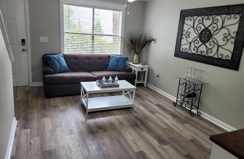 North Charleston House | Chic, newly renovated townhome