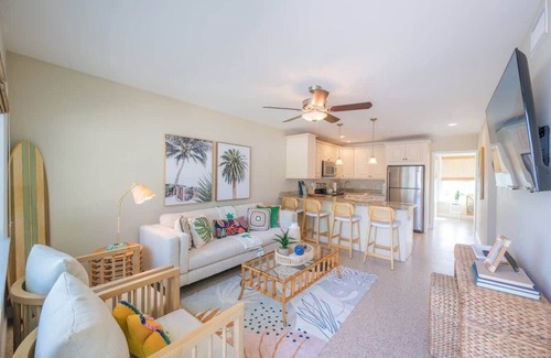 Sarasota Cottage | Chic Peaceful 3BD Cottage - Walk to Siesta!