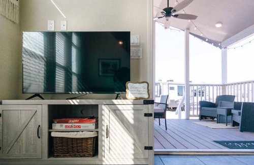 Ehrenberg House | Chic + Peaceful Tiny House on the Colorado River!