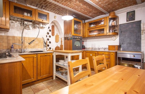Bucharest City-Centre Villa | Chic 'Petit Paris' Villa: A Blend of Art&Comfort
