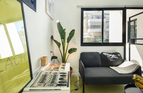 Haifa Apartment | Chic Red Studio w Balcony near Talpiot Market