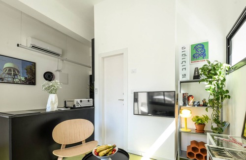 Haifa Apartment | Chic Red Studio w Balcony near Talpiot Market