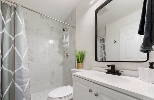 Carmichael House | Chic Remodeled 3BD|2BA House w/ Huge Outdoor Space