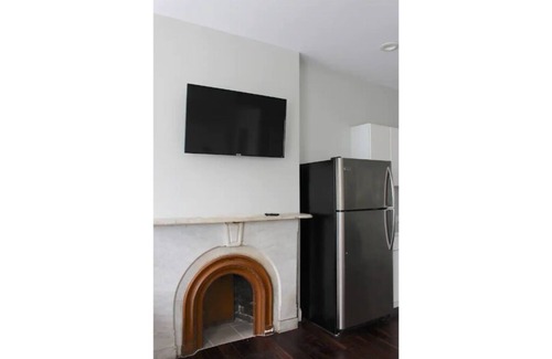 Albany Apartment | Chic, Renovated Brownstone in Prime DT Albany