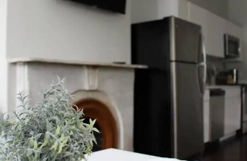 Albany Apartment | Chic, Renovated Brownstone in Prime DT Albany