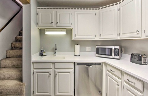 Bartlett Condo | Chic Resort Condo ~ 1 Mi to Attitash Mountain!