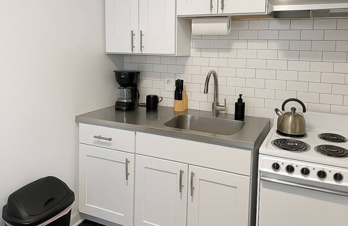 Hyde Park Apartment | Chic Retreat: Cozy 1BR Apartment