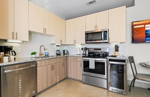 Fort Worth Apartment | Chic Retreat | Poolside Comfort Near TCU
