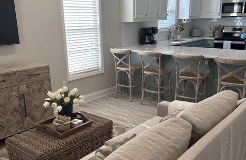 Thomasville House | Chic Retreat Summary: