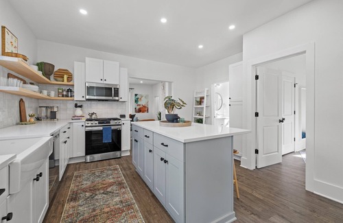 Oconomowoc House | ✨ Chic Retreat with Fire Pit- Near Downtown & Weddings Venues ✨