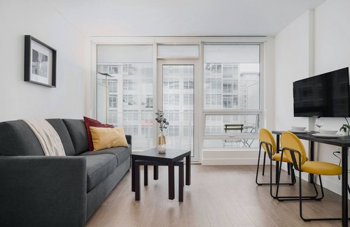 Richmond City Centre Apartment | Chic Richmond Central Condo