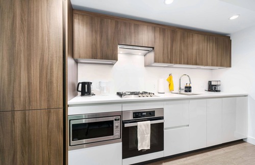 Richmond City Centre Apartment | Chic Richmond Central Condo