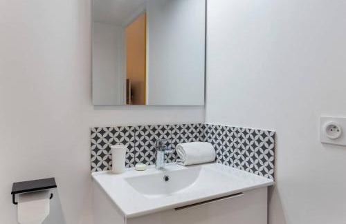 Notre-Dame-des-Champs Apartment | Chic Saint-Germain-des-Prés Studio for 4 - Prime location