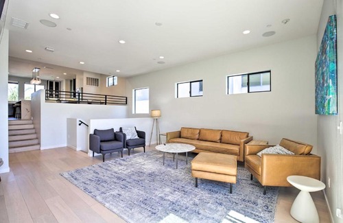Crown Point House | Chic San Diego Abode Rooftop Balcony and Bay Views!