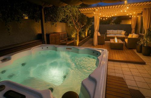 Sunset Park House | Chic Santa Monica House - Spa Hot Tub, Billiards, BBQ, Projector