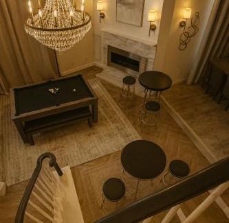 Sunset Park House | Chic Santa Monica House - Spa Hot Tub, Billiards, BBQ, Projector