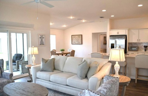 Sumter County House | Chic & Serene Van Ness Cottage Retreat – Golf, Music & Poolside Fun Nearby