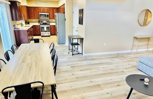 Reno House | Chic Sky Haven |4Bedrooms|Sleeps13