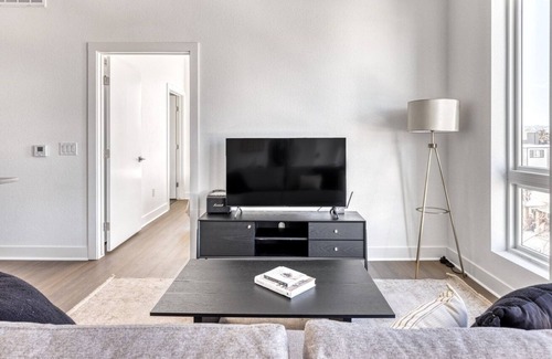 West Colfax Apartment | Chic Sloan's Lake 2BR w/ Gym, W/D & Roof Deck, near Park, by Blueground