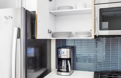 D Street - West Broadway Apartment | Chic South Boston studio w/Gym, W/D by Seaport & Lawn on D by Blueground