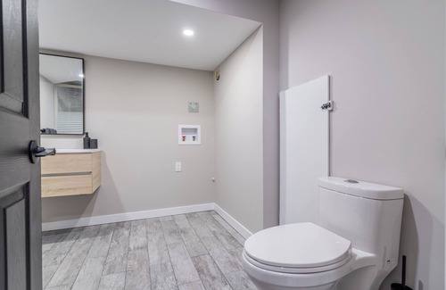 Oro-Medonte House | Chic & Spacious 6 BDR Bungalow W/Pool & Hot Tub