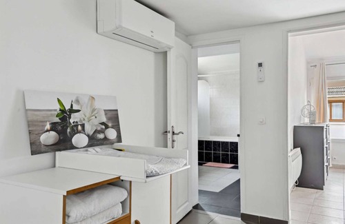 Ris Orangis Apartment | Chic spacious over-equipped triplex