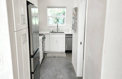 Westside Cottage | Chic Spanish Casita in beautiful Santa Barbara with WiFi and AC