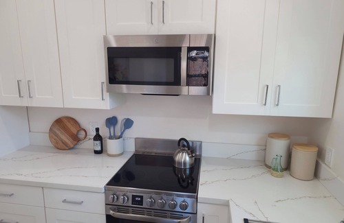 Westside Cottage | Chic Spanish Casita in beautiful Santa Barbara with WiFi and AC