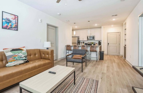 Clemson Apartment | Chic Stay 3 Mins to Hartwell Village + Pool