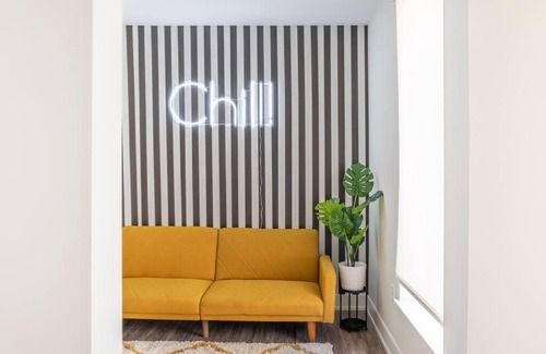 Black Rock Historic District Apartment | Chic Stay w/ King Bed/Near Beardsley Zoo/Free Parking