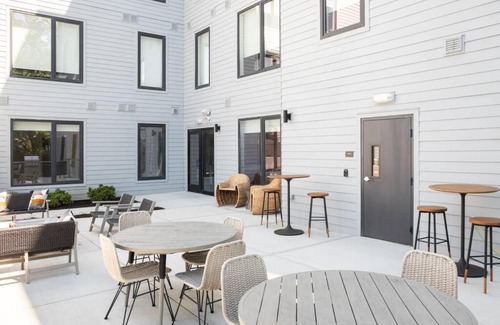 Black Rock Historic District Apartment | Chic Stay w/ King Bed/Near Beardsley Zoo/Free Parking