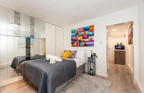 Kensal Green Apartment | Chic Studio Apartment, Bus 18 to Euston in 30 min.