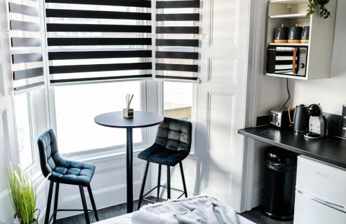 Hillrise Apartment | Chic Studio Apartment in Prime London Location