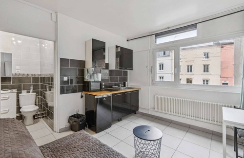Gare-Jouvenet Apartment | Chic Studio Centre-ville